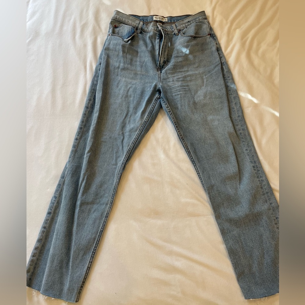 Light Wash Abercrombie 90s slim straight ultra high rise jeans